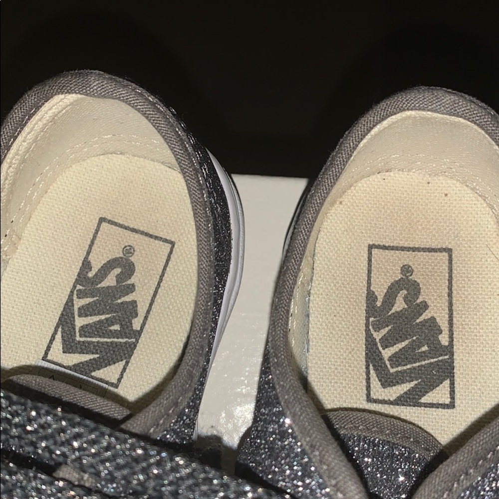VANS - Picture 2 of 5